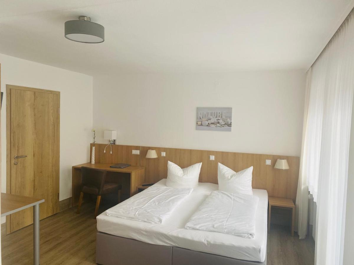 Bodenseehotel Krone & Gaestehaus Бодман-Лудвигсхафен Екстериор снимка
