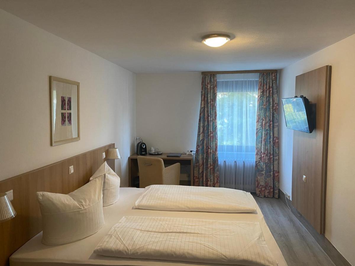Bodenseehotel Krone & Gaestehaus Бодман-Лудвигсхафен Екстериор снимка